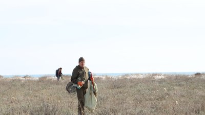 Понад тисячу мішків сміття. На острові Джарилгач на Херсонщині провели екологічну акцію