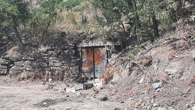 Смітник замість музею: майданчик для відходів встановили біля входів до Одеських катакомб Смітник замість музею: майданчик для відходів встановили біля входів до Одеських катакомб