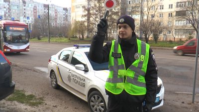 Як працюють регулювальники на дорогах Івано-Франківська Як працюють регулювальники на дорогах Івано-Франківська
