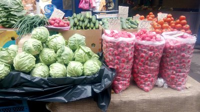 Ціни на ранні овочі на черкаському центральному ринку