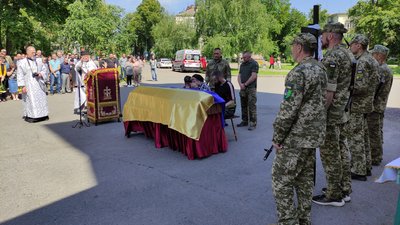 У Полтаві прощаються із Олександром Опришком, який загинув під час війни У Полтаві прощаються із Олександром Опришком, який загинув під час війни