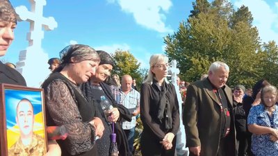 На Тернопільщині прощаються із загиблими військовослужбовцями На Тернопільщині прощаються із загиблими військовослужбовцями