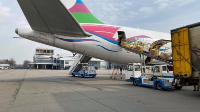 З Китаю прилетів літак з майже 2 мільйонами масок – ОП