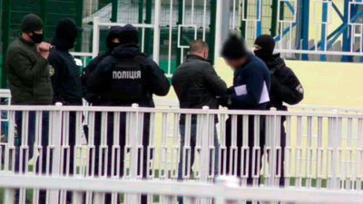 На Херсонщині поліцейські підозрюють в організації замовного вбивства бізнесмена двох братів