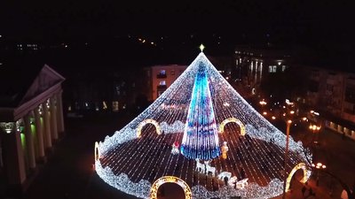 У Полтаві тимчасово демонтували святкове шатро на головній ялинці