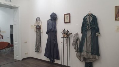Театральні костюми, маски та головні убори: у будинку Блещунова в Одесі відкрили виставку Театральні костюми, маски та головні убори: у будинку Блещунова в Одесі відкрили виставку