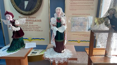 Витвори виражають структура світу. У Миколаєві відкрили виставку витинанок Витвори виражають структура світу. У Миколаєві відкрили виставку витинанок