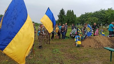 Чернігівщина попрощалася з двома земляками — солдатами Олександром Комаром та Володимиром Сусленниковим