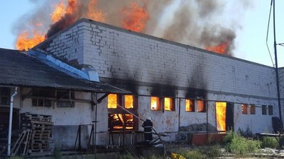 На Миколаївщині загорілося складське приміщення На Миколаївщині загорілося складське приміщення