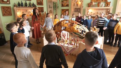 Рівненські школярі виготовляли бурштинові обереги