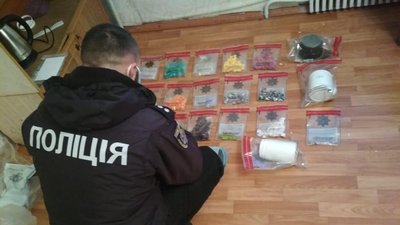 Миколаївські поліцейські затримали чоловіка, у якого вилучили наркотичні речовини на 250 тис. грн