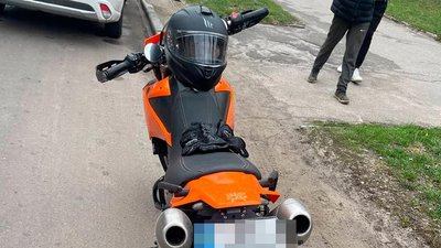 Патрульні Житомира виявили мотоцикл, який розшукував Інтерпол Патрульні Житомира виявили мотоцикл, який розшукував Інтерпол