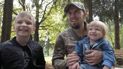 Пішов на фронт без кінцівки: вінничанин Роман Кашпур на протезі боронить Україну Пішов на фронт без кінцівки: вінничанин Роман Кашпур на протезі боронить Україну