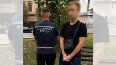 На Черкащині чоловіка підозрюють у вимаганні понад 200 тисяч гривень у дівчини