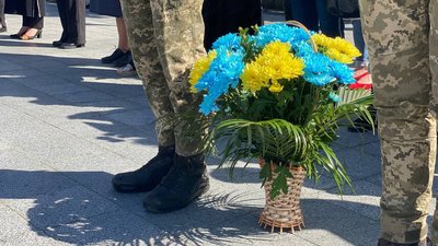 У Житомирі в День Героїв вшанували пам'ять загиблих воїнів У Житомирі в День Героїв вшанували пам'ять загиблих воїнів