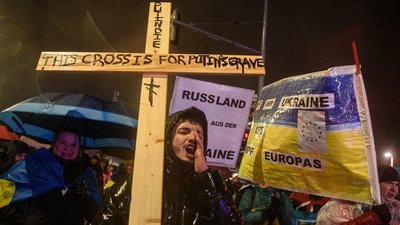 "365 днів загального болю": українці вийшли на демонстрацію у Лейпцигу "365 днів загального болю": українці вийшли на демонстрацію у Лейпцигу