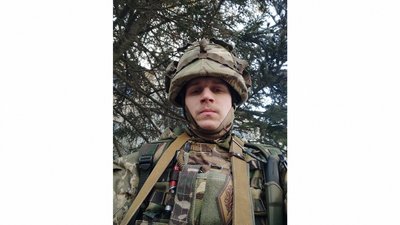 "Підготовка, яку я мав, допомогла мені вижити", – десантник, житомирський пластун Ігор Макарчук "Підготовка, яку я мав, допомогла мені вижити", – десантник, житомирський пластун Ігор Макарчук