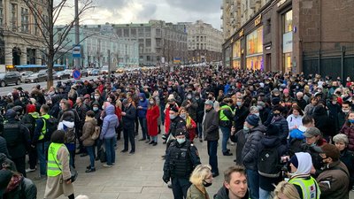 Російські ліберальні політики сформували антивоєнний комітет. Просять росіян виходити проти Путіна