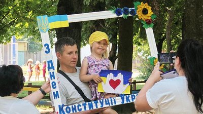 У Ямполі на Сумщині зібрали дитячі малюнки для військових