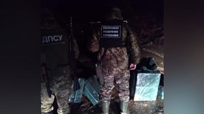 Закарпатські прикордонники знайшли покинуті цигарки біля кордону з Румунією