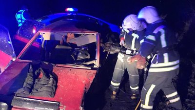 На Кіровоградщині рятувальники дістали водія з понівеченого автомобіля На Кіровоградщині рятувальники дістали водія з понівеченого автомобіля
