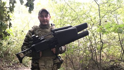 "Вчуся стріляти з лівої". Військовослужбовець після поранення продовжує службу у Хмельницькому "Вчуся стріляти з лівої". Військовослужбовець після поранення продовжує службу у Хмельницькому