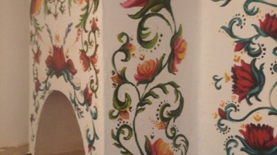 У музеї на Тернопільщині дівчина розмалювала піч У музеї на Тернопільщині дівчина розмалювала піч
