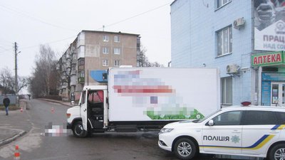 На Житомирщині водій загинув під колесами свого ж автомобіля