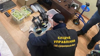 Щомісячний обіг в 1 мнл грн – поліція Дніпропетровщини припинила діяльність нарколабораторії Щомісячний обіг в 1 мнл грн – поліція Дніпропетровщини припинила діяльність нарколабораторії