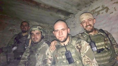 Володимир Собчук із побратимами з 67-ої ОМБр Володимир Собчук із побратимами з 67-ої ОМБр