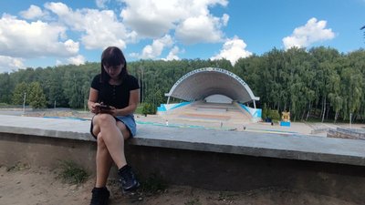 У Тернополі переселенка з Херсона знімає фільми та пише картини У Тернополі переселенка з Херсона знімає фільми та пише картини