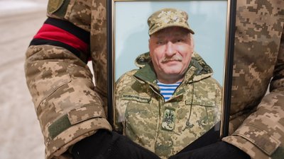 В Сумах поховали з двох захисників України В Сумах поховали з двох захисників України