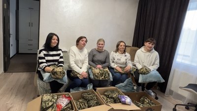 На Тернопільщині жінки організували волонтерський швейний цех