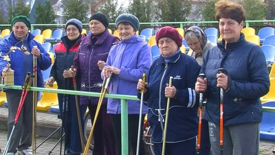 На Волині пенсіонерки захопилися скандинавською ходьбою. СУСПІЛЬНЕ | ВІДЕОНОВИНИ