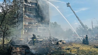 Російська армія поцілила по дев'ятиповерхівці в Запоріжжі 21 липня: є загиблі та поранені
