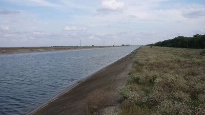 У Новотроїцькому відбувся пуск води для заповнення розподільчих каналів