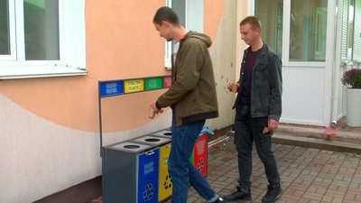 Планують висадити лавандове поле: студенти вінницького вишу сортують сміття та збирають гроші з його переробки Планують висадити лавандове поле: студенти вінницького вишу сортують сміття та збирають гроші з його переробки