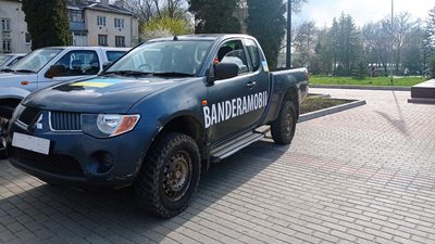 З Тернопільщини відправили приблизно 200 автомобілів для військових