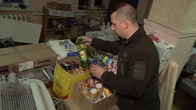Консервацію, солодощі та ліки передали на Схід черкаські волонтери