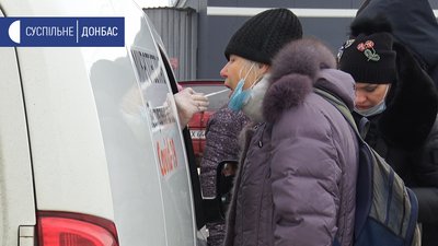 Смартфони в оренду, ПЛР тести на вулиці: як перетинають КПВВ на Луганщині Смартфони в оренду, ПЛР тести на вулиці: як перетинають КПВВ на Луганщині