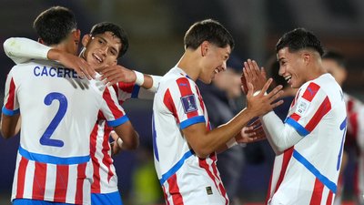 Гравці Парагваю U20 святкують перемогу у матчі проти Панами