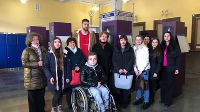 час вийти на світло час вийти на світло
