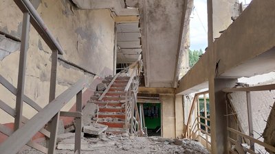Харків'янин прихистив черепах з кабінету біології школи, яку РФ зруйнувала ракетою Харків'янин прихистив черепах з кабінету біології школи, яку РФ зруйнувала ракетою