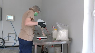 Як подружжя Бучі перевозило й облаштовувало у Франківську підприємство з виготовлення косметичних засобів Як подружжя Бучі перевозило й облаштовувало у Франківську підприємство з виготовлення косметичних засобів