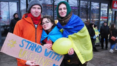 "365 днів загального болю": українці вийшли на демонстрацію у Лейпцигу "365 днів загального болю": українці вийшли на демонстрацію у Лейпцигу