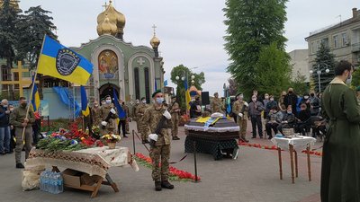 У Черкасах попрощалися з айдаровцем У Черкасах попрощалися з айдаровцем