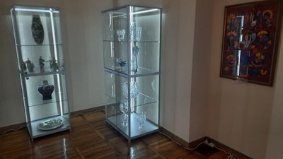 Вироби з глини, порцеляни, скла: у музеї Херсона діє виставка "Українська скарбниця майстерності"