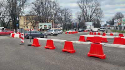 В Ужгороді організували експериментальний круговий рух на перехресті вулиць Академіка Шпеника та Будителів В Ужгороді організували експериментальний круговий рух на перехресті вулиць Академіка Шпеника та Будителів