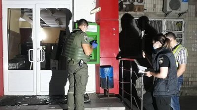 На столичному Подолі невідомі підірвали банкомат і викрали гроші