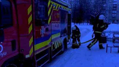 Під час пожежі на Івано-Франківщині пожежники врятували сім’ю та їхню собаку